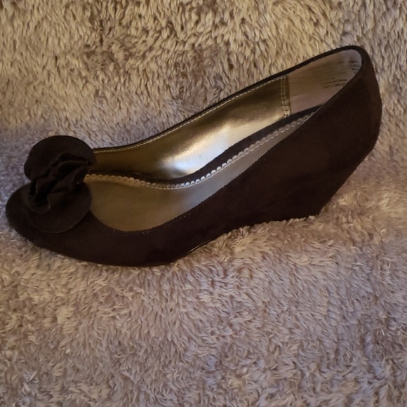 Dexter Black Suede Peep Toe Wedges - Picture 3 of 5